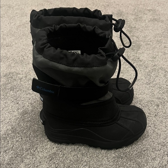 Columbia Waterproof Black and Gray Snow Boots - Picture 7 of 9